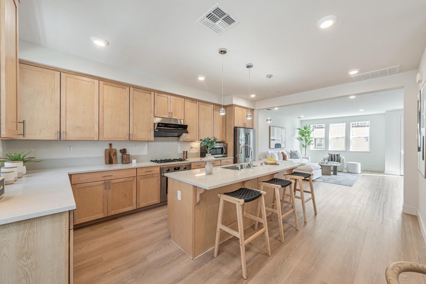 Detail Gallery Image 7 of 28 For 561 San Pasqual Ter #2,  Sunnyvale,  CA 94085 - 4 Beds | 3 Baths