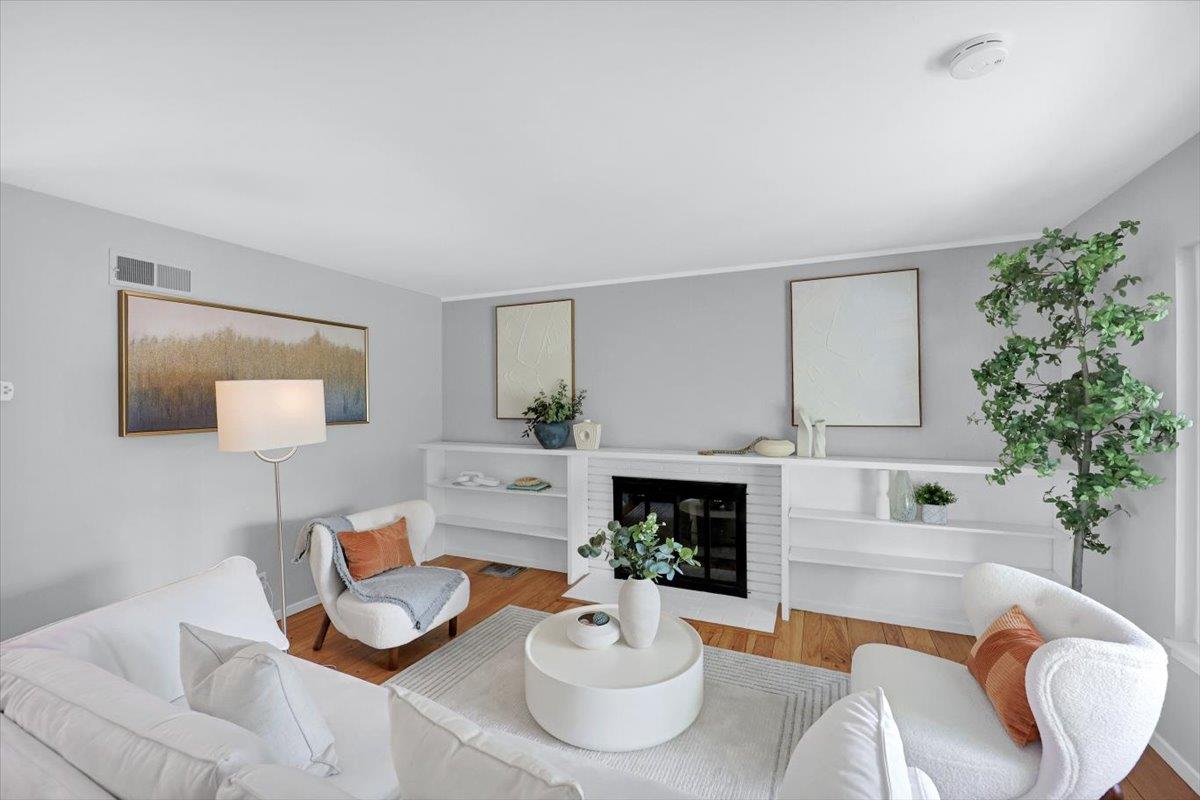 Detail Gallery Image 13 of 56 For 1633 Dallas Ct, Los Altos,  CA 94024 - 3 Beds | 1/1 Baths