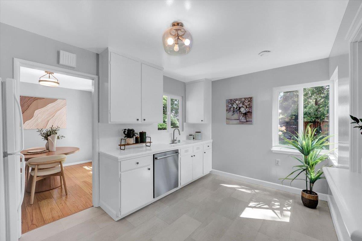 Detail Gallery Image 18 of 56 For 1633 Dallas Ct, Los Altos,  CA 94024 - 3 Beds | 1/1 Baths