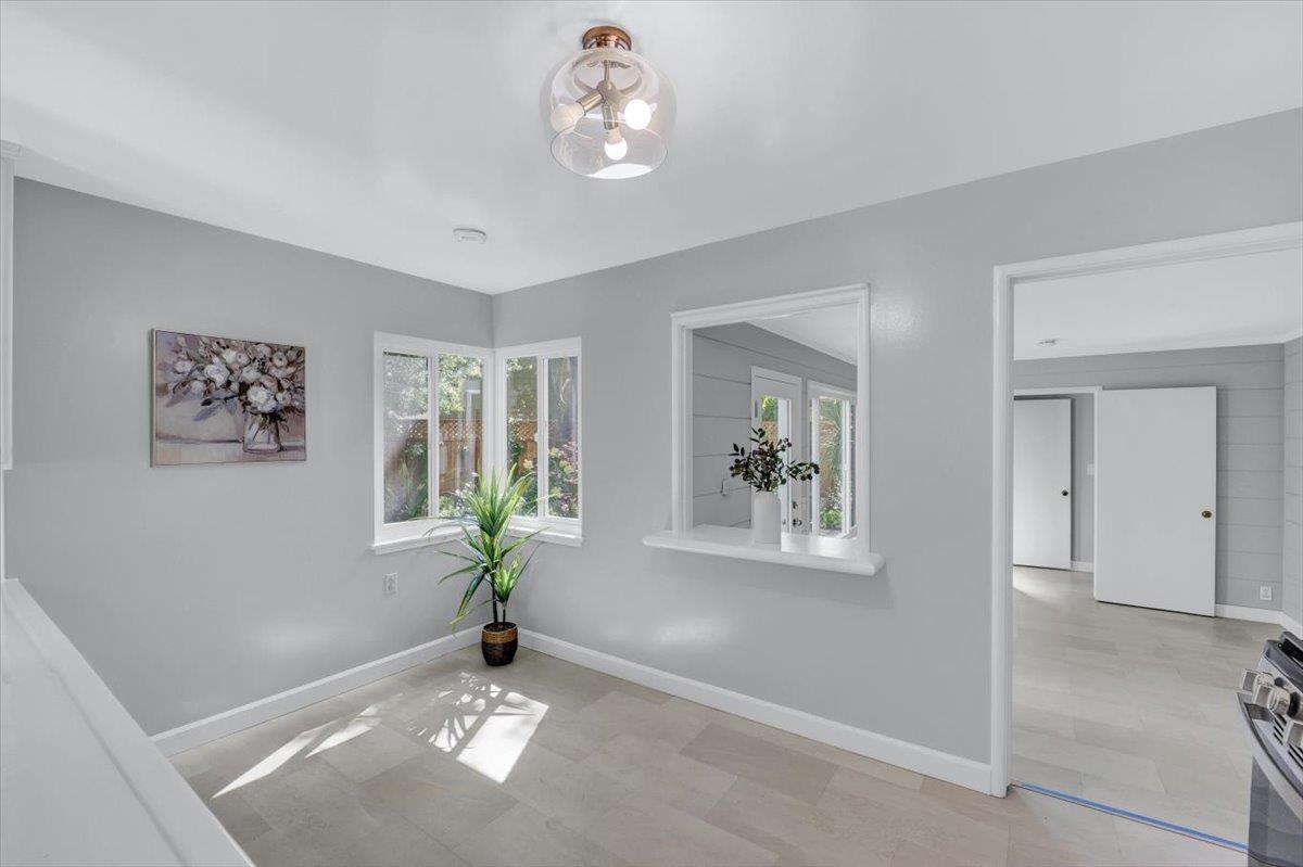 Detail Gallery Image 19 of 56 For 1633 Dallas Ct, Los Altos,  CA 94024 - 3 Beds | 1/1 Baths