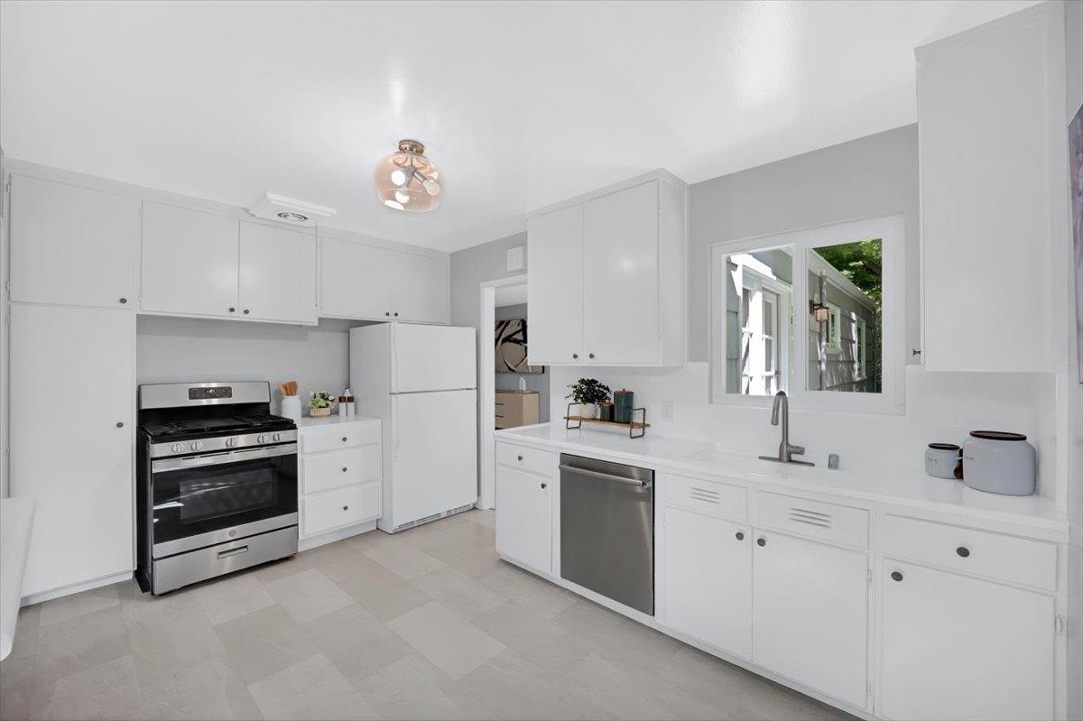 Detail Gallery Image 20 of 56 For 1633 Dallas Ct, Los Altos,  CA 94024 - 3 Beds | 1/1 Baths