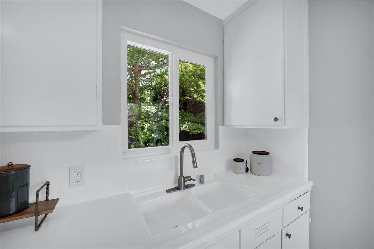 Detail Gallery Image 21 of 56 For 1633 Dallas Ct, Los Altos,  CA 94024 - 3 Beds | 1/1 Baths