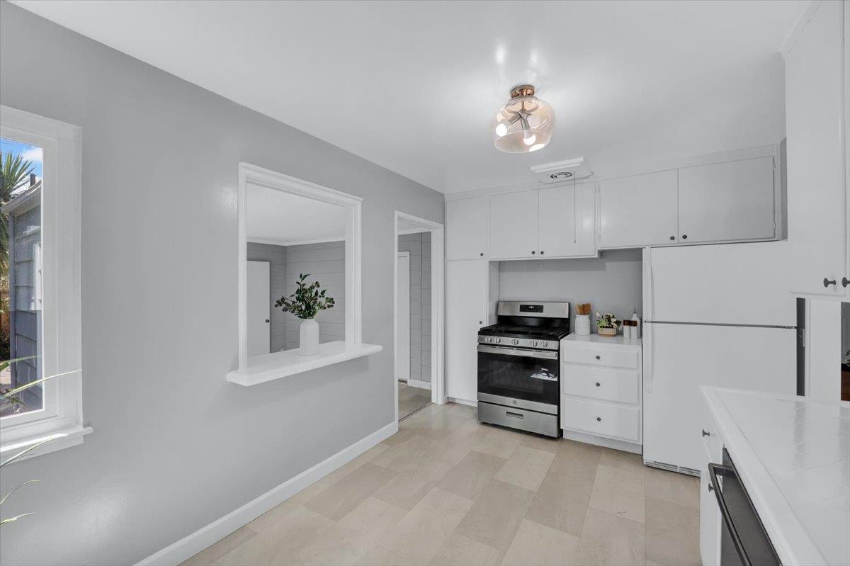Detail Gallery Image 22 of 56 For 1633 Dallas Ct, Los Altos,  CA 94024 - 3 Beds | 1/1 Baths