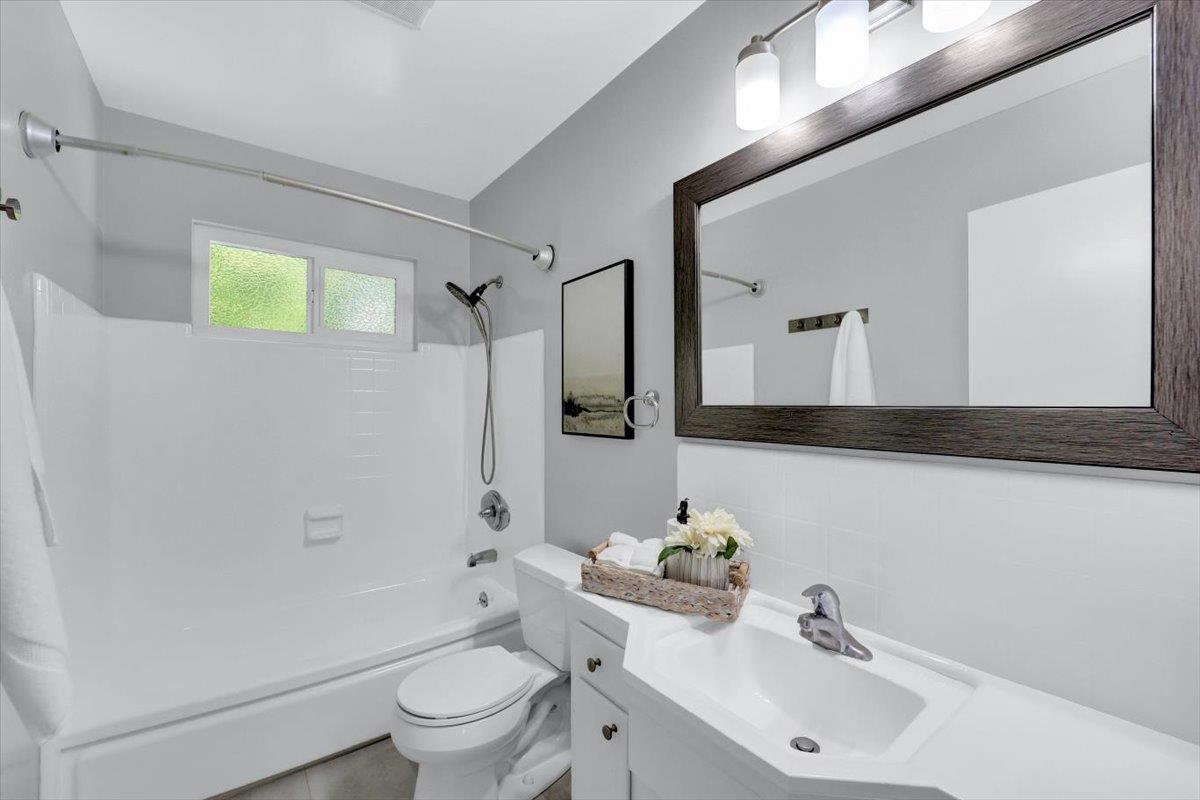 Detail Gallery Image 30 of 56 For 1633 Dallas Ct, Los Altos,  CA 94024 - 3 Beds | 1/1 Baths