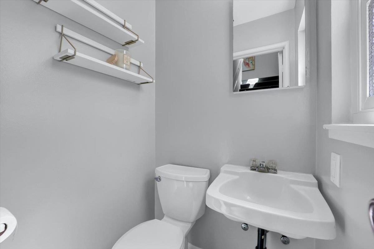 Detail Gallery Image 33 of 56 For 1633 Dallas Ct, Los Altos,  CA 94024 - 3 Beds | 1/1 Baths