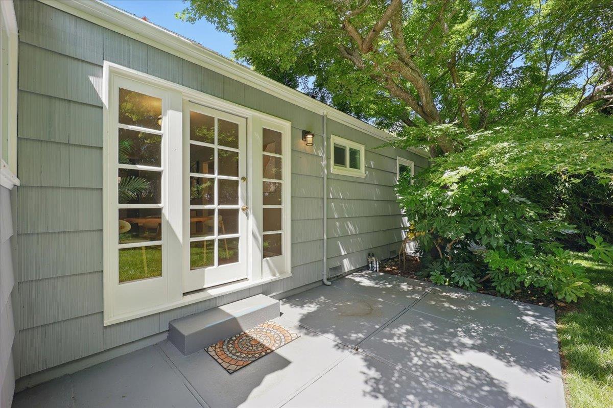 Detail Gallery Image 39 of 56 For 1633 Dallas Ct, Los Altos,  CA 94024 - 3 Beds | 1/1 Baths