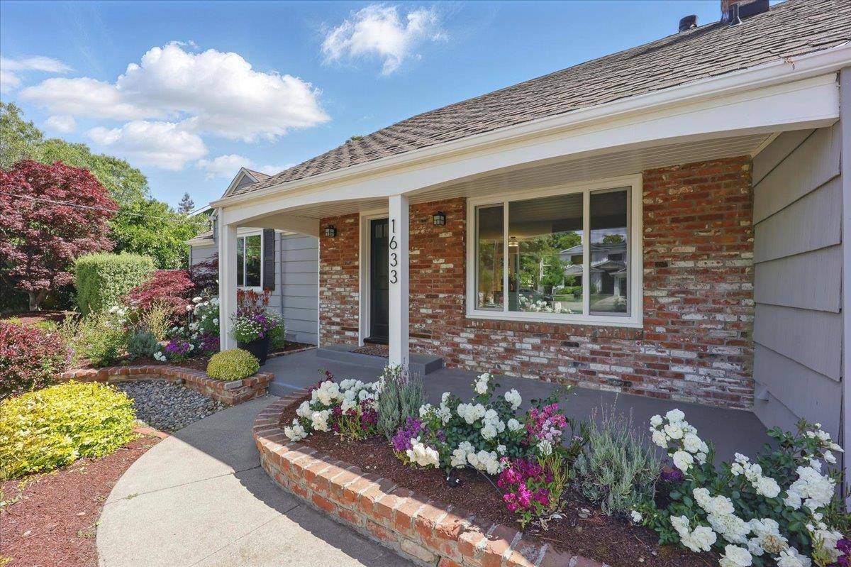 Detail Gallery Image 9 of 56 For 1633 Dallas Ct, Los Altos,  CA 94024 - 3 Beds | 1/1 Baths