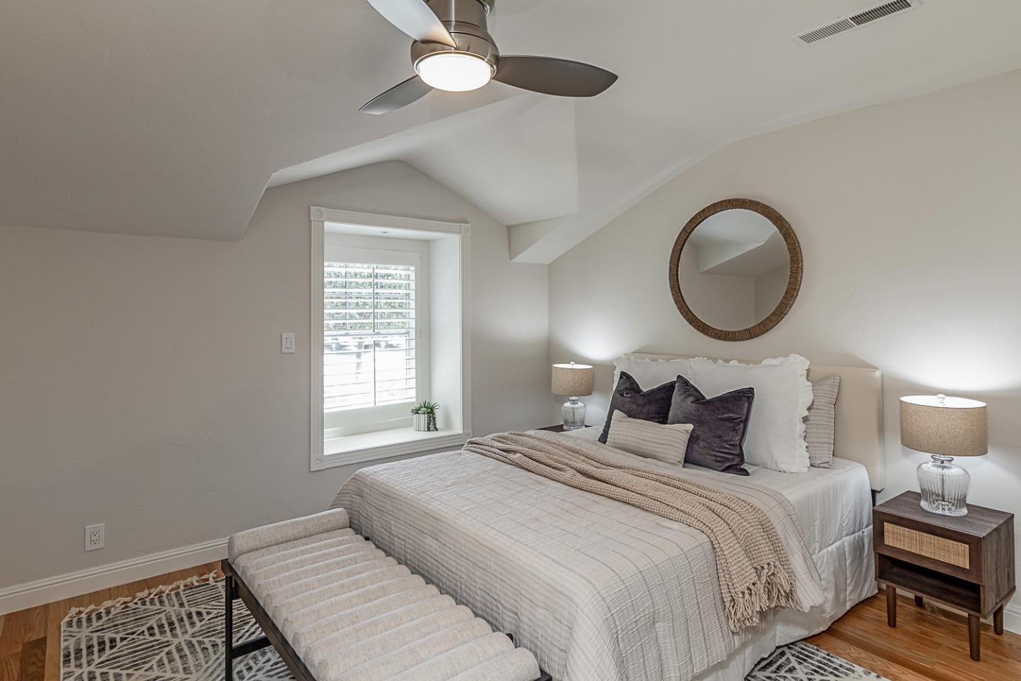 Detail Gallery Image 21 of 42 For 1532 Meadow Ln, Mountain View,  CA 94040 - 4 Beds | 2/1 Baths