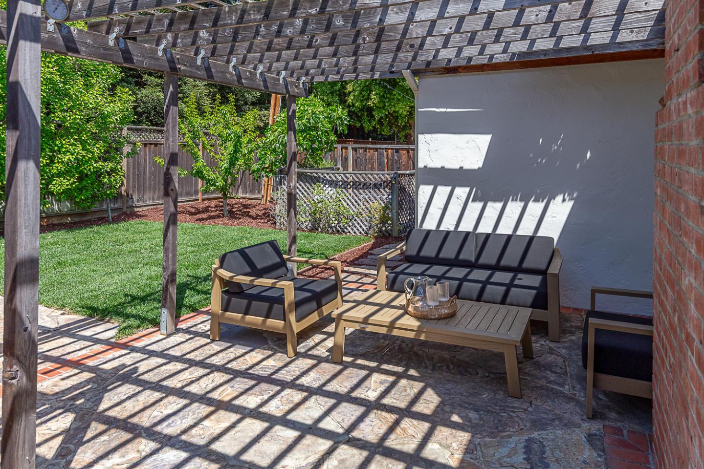 Detail Gallery Image 23 of 42 For 1532 Meadow Ln, Mountain View,  CA 94040 - 4 Beds | 2/1 Baths