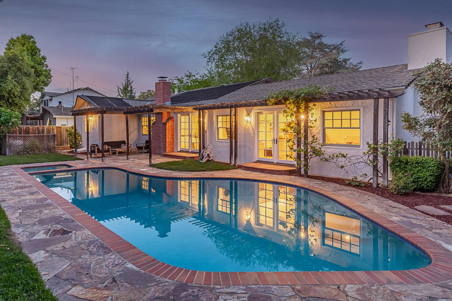 Detail Gallery Image 32 of 42 For 1532 Meadow Ln, Mountain View,  CA 94040 - 4 Beds | 2/1 Baths
