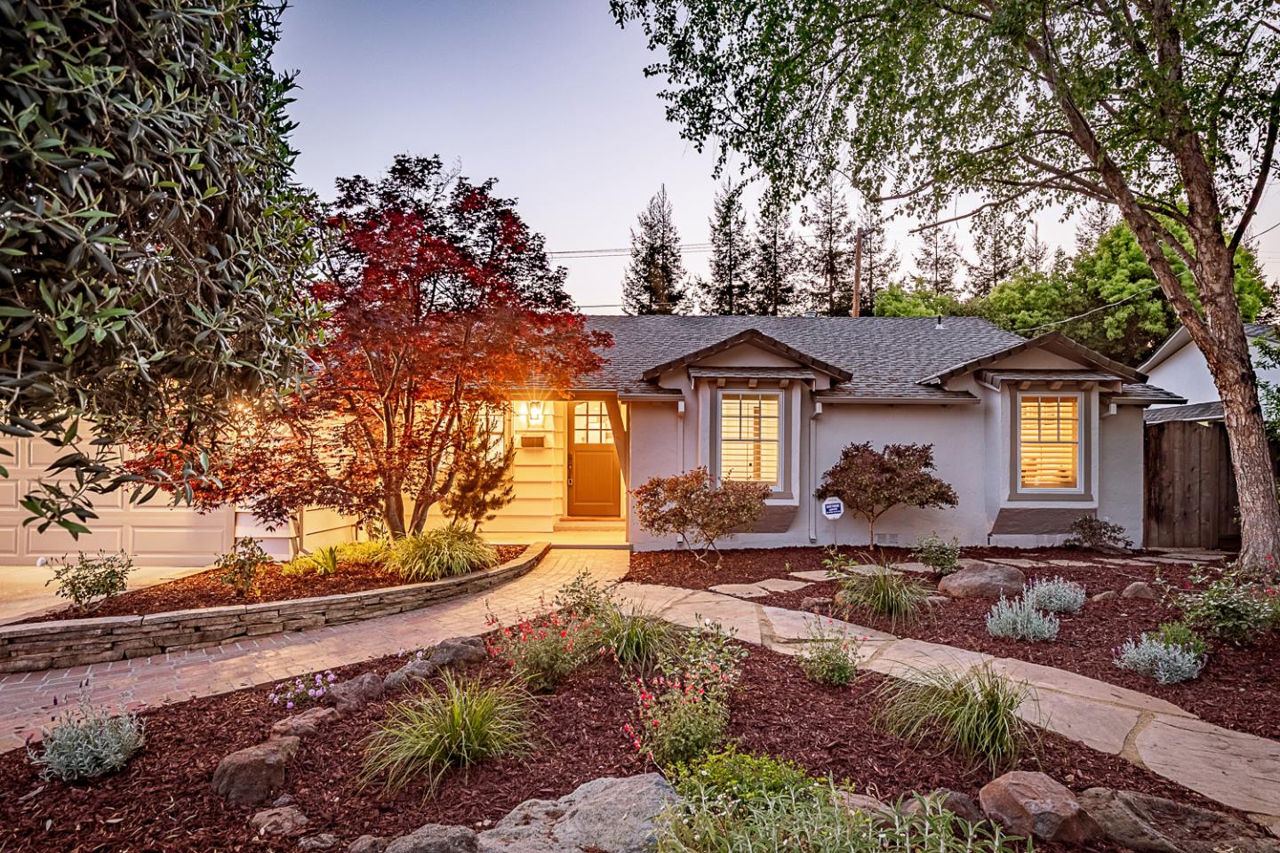 Detail Gallery Image 5 of 42 For 1532 Meadow Ln, Mountain View,  CA 94040 - 4 Beds | 2/1 Baths