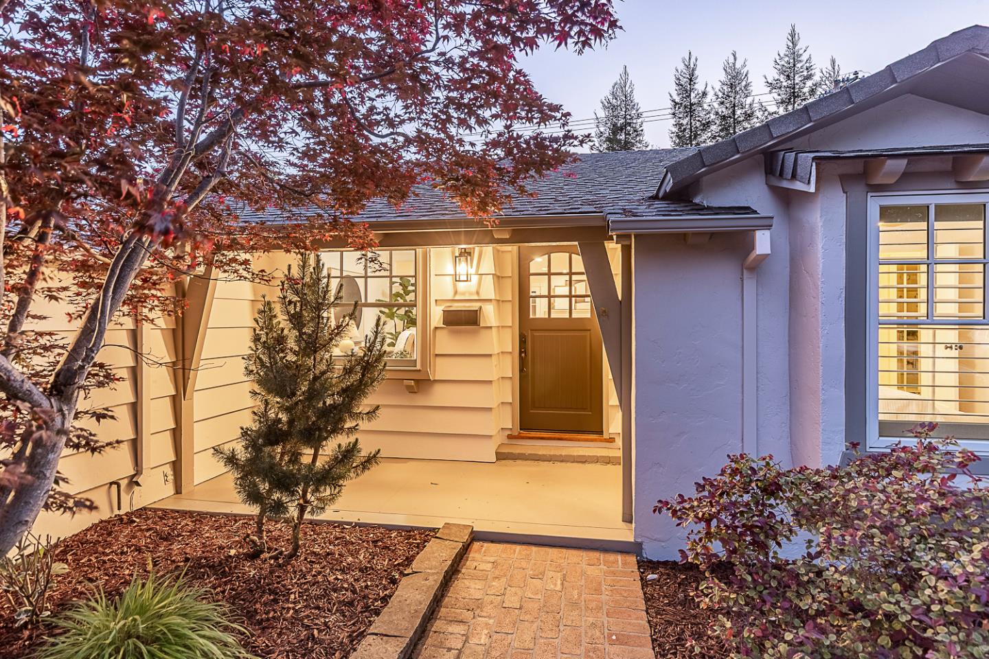 Detail Gallery Image 6 of 42 For 1532 Meadow Ln, Mountain View,  CA 94040 - 4 Beds | 2/1 Baths