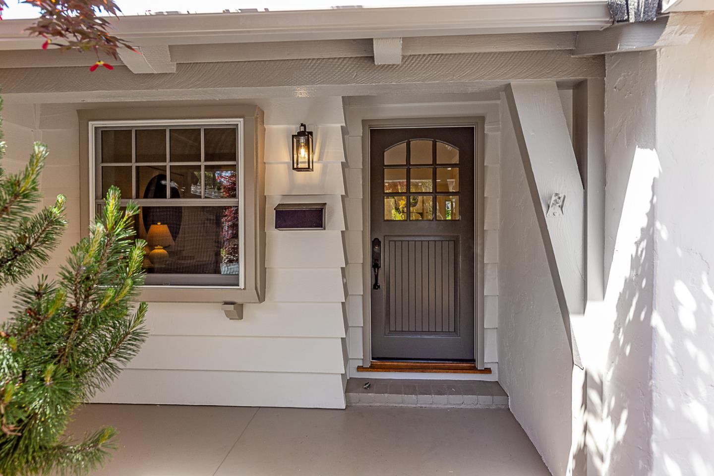 Detail Gallery Image 7 of 42 For 1532 Meadow Ln, Mountain View,  CA 94040 - 4 Beds | 2/1 Baths