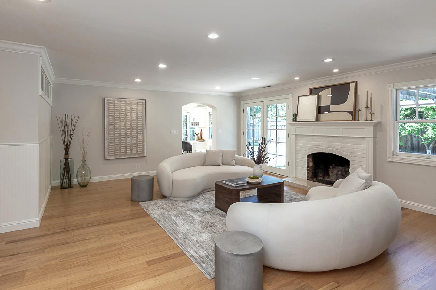 Detail Gallery Image 9 of 42 For 1532 Meadow Ln, Mountain View,  CA 94040 - 4 Beds | 2/1 Baths