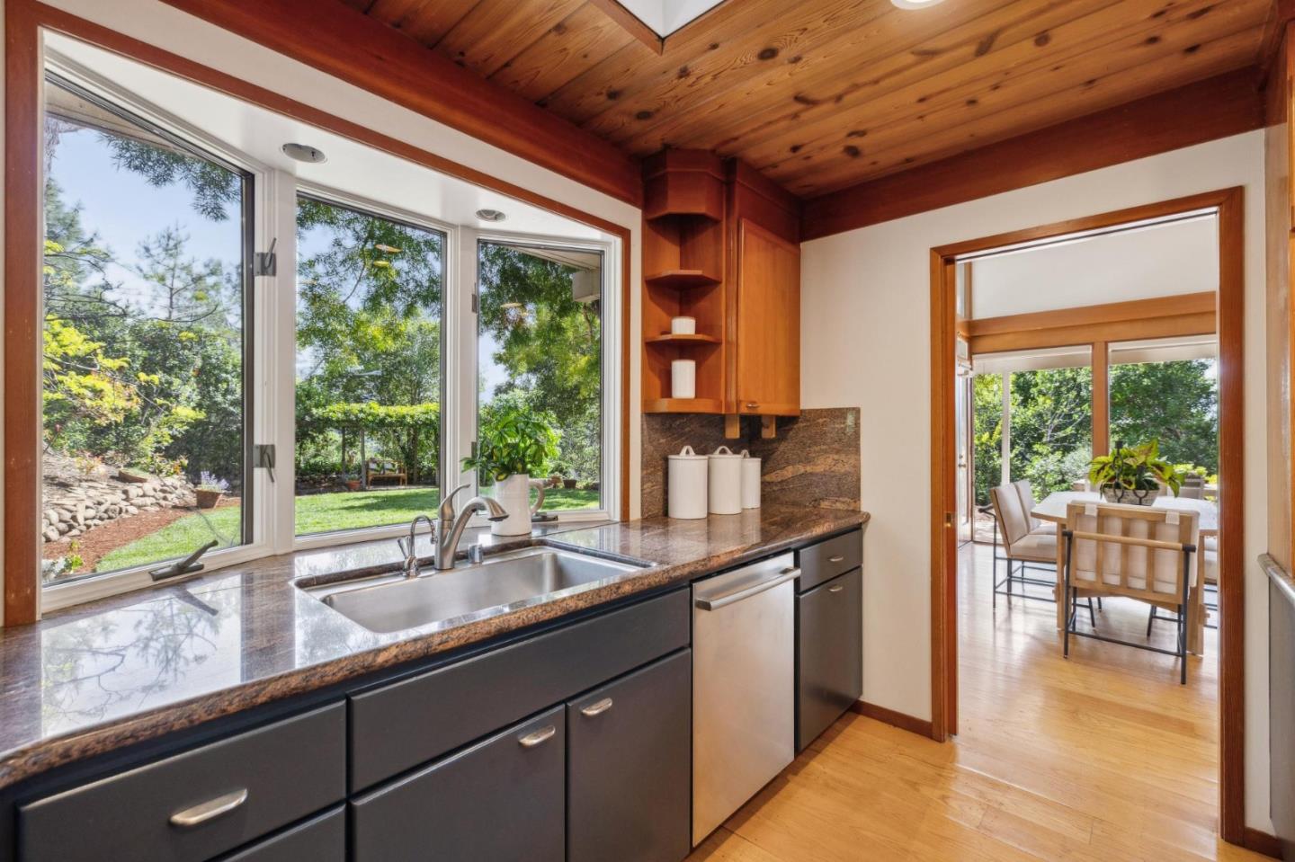 Detail Gallery Image 13 of 37 For 12675 La Cresta Dr, Los Altos Hills,  CA 94022 - 4 Beds | 3 Baths