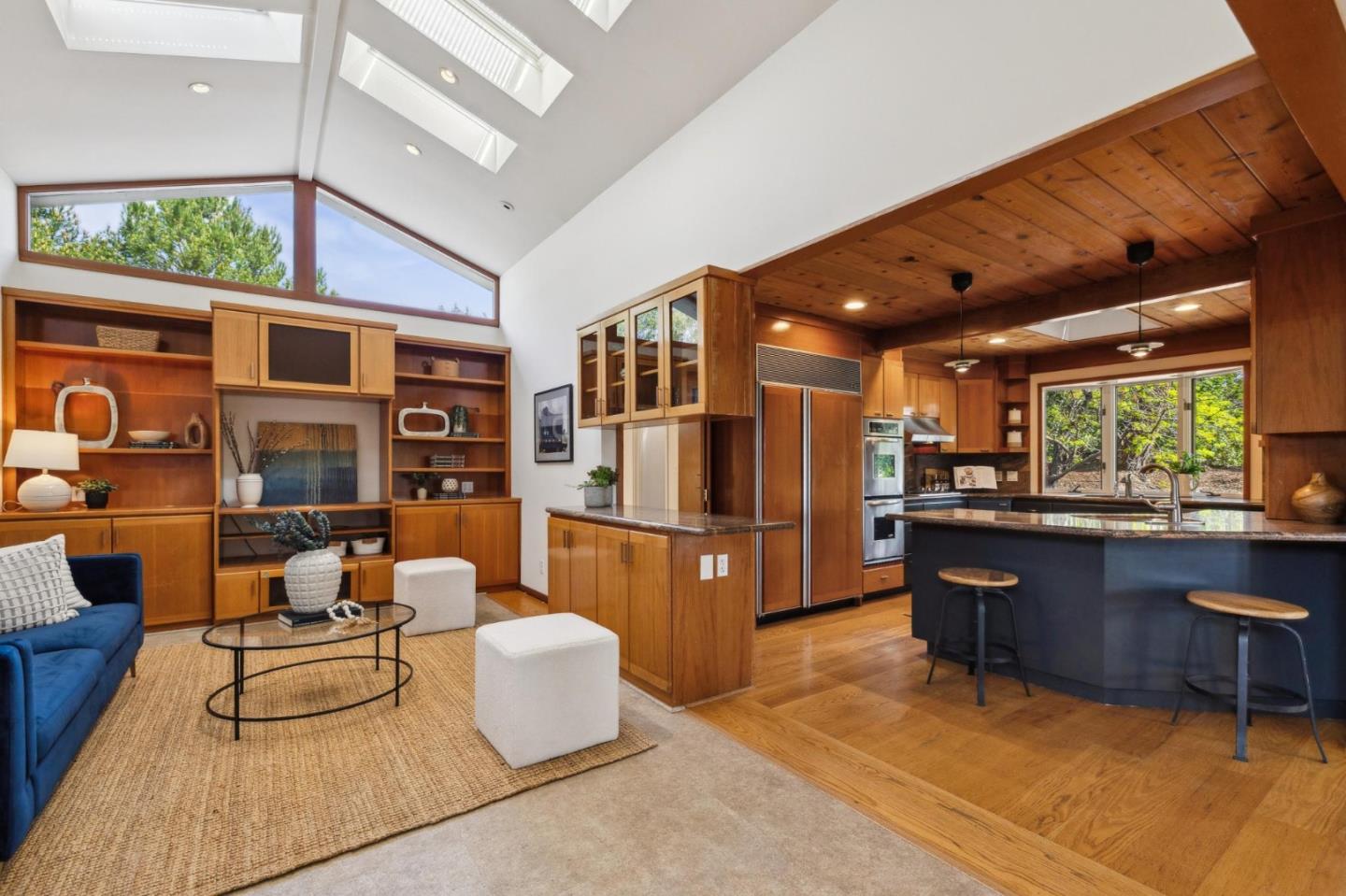 Detail Gallery Image 14 of 37 For 12675 La Cresta Dr, Los Altos Hills,  CA 94022 - 4 Beds | 3 Baths