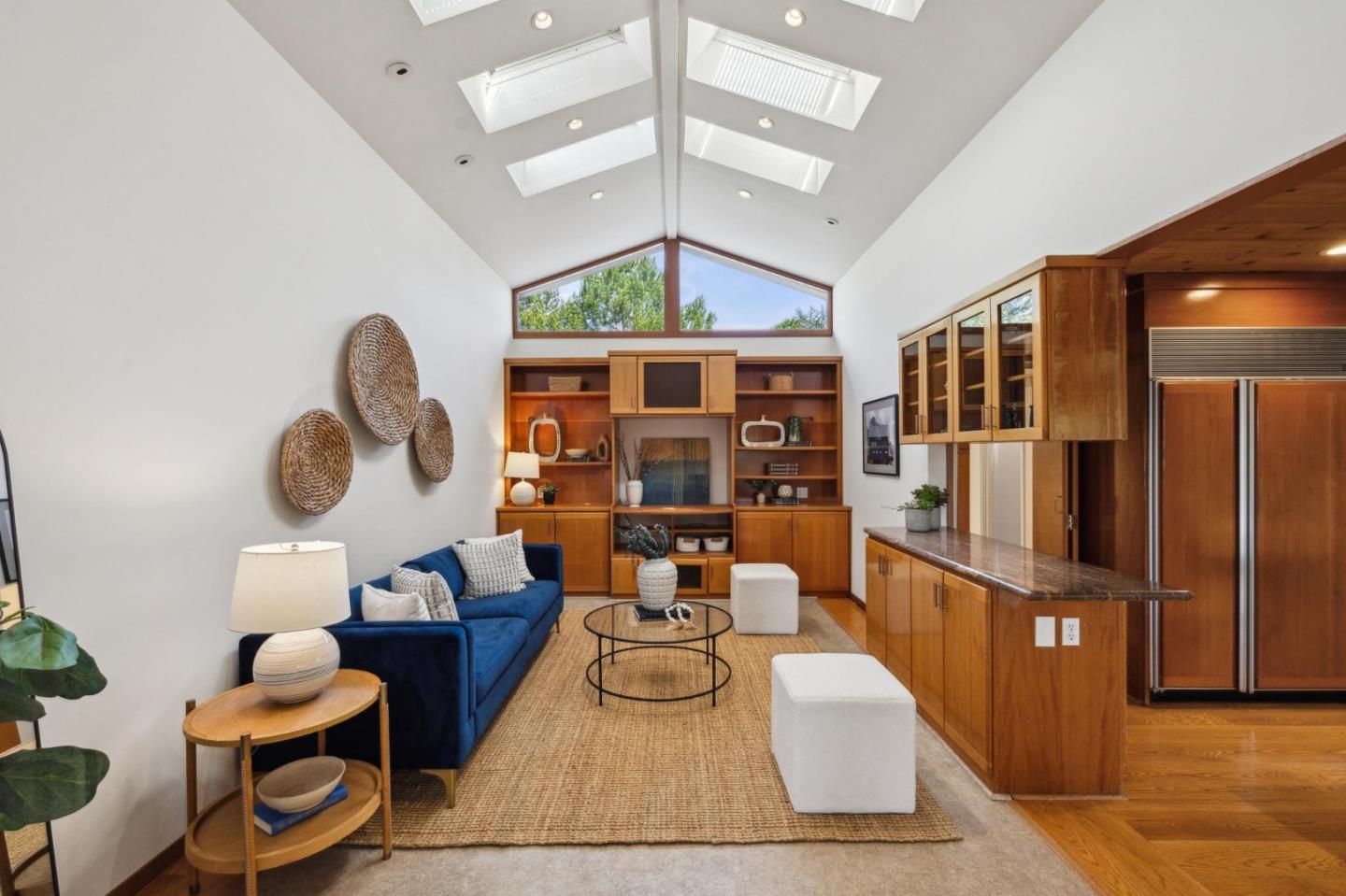 Detail Gallery Image 15 of 37 For 12675 La Cresta Dr, Los Altos Hills,  CA 94022 - 4 Beds | 3 Baths