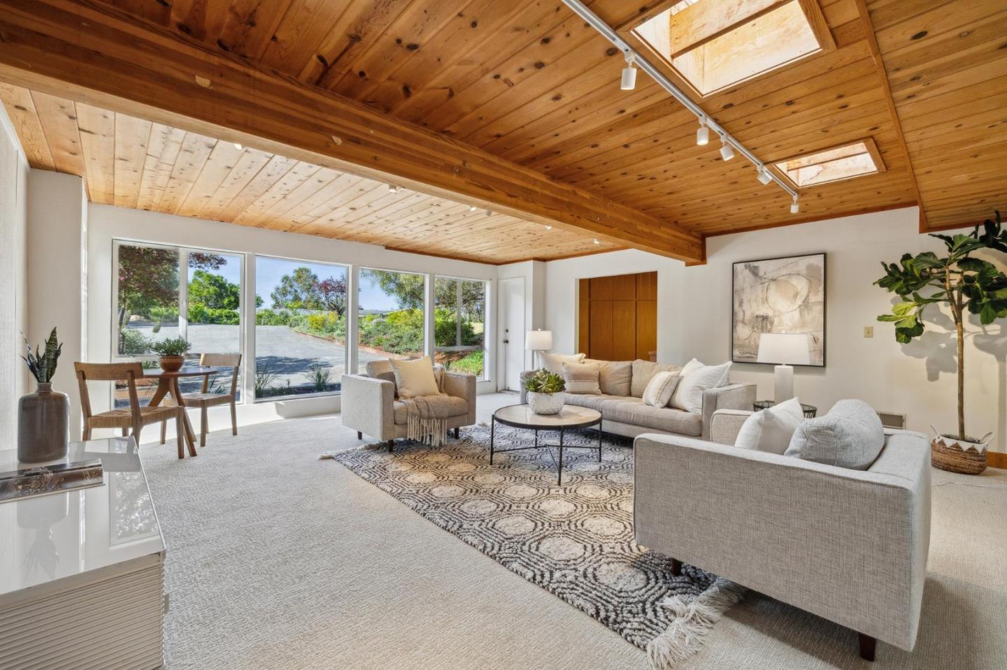 Detail Gallery Image 16 of 37 For 12675 La Cresta Dr, Los Altos Hills,  CA 94022 - 4 Beds | 3 Baths