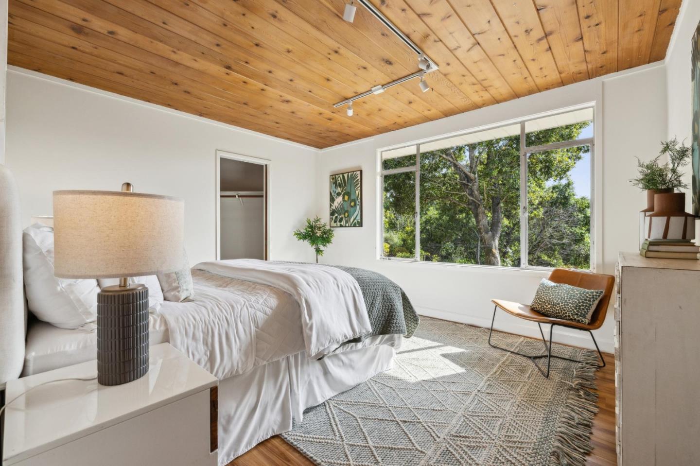 Detail Gallery Image 22 of 37 For 12675 La Cresta Dr, Los Altos Hills,  CA 94022 - 4 Beds | 3 Baths