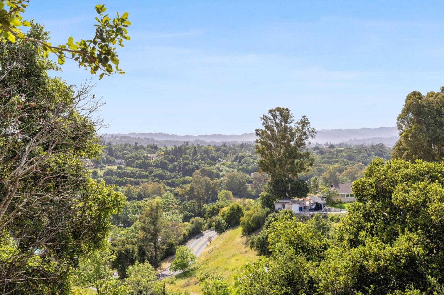 Detail Gallery Image 27 of 37 For 12675 La Cresta Dr, Los Altos Hills,  CA 94022 - 4 Beds | 3 Baths