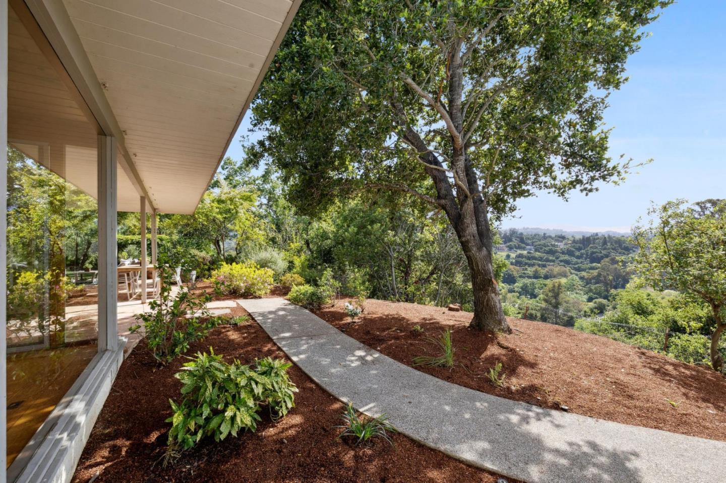 Detail Gallery Image 31 of 37 For 12675 La Cresta Dr, Los Altos Hills,  CA 94022 - 4 Beds | 3 Baths