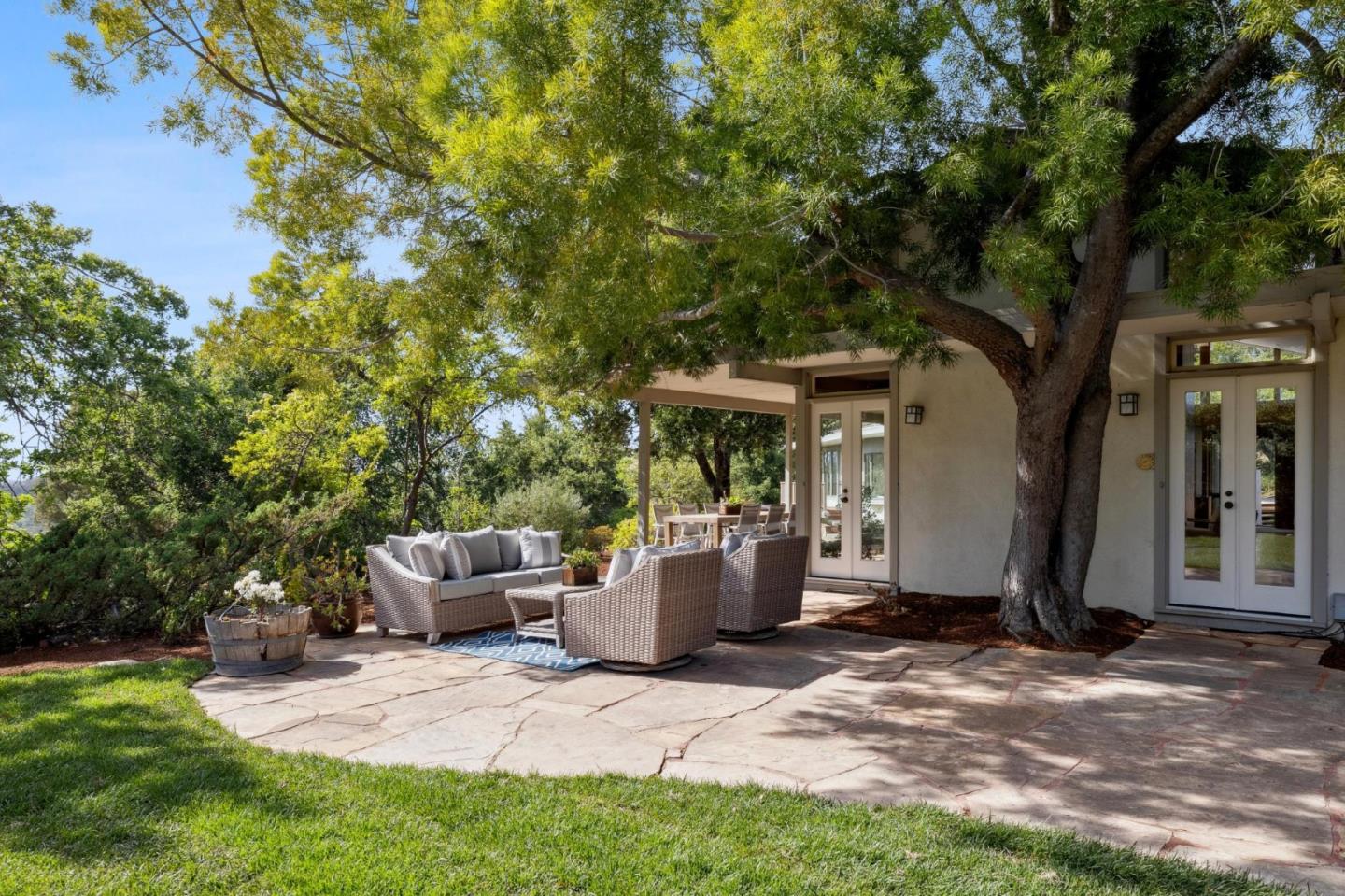 Detail Gallery Image 33 of 37 For 12675 La Cresta Dr, Los Altos Hills,  CA 94022 - 4 Beds | 3 Baths