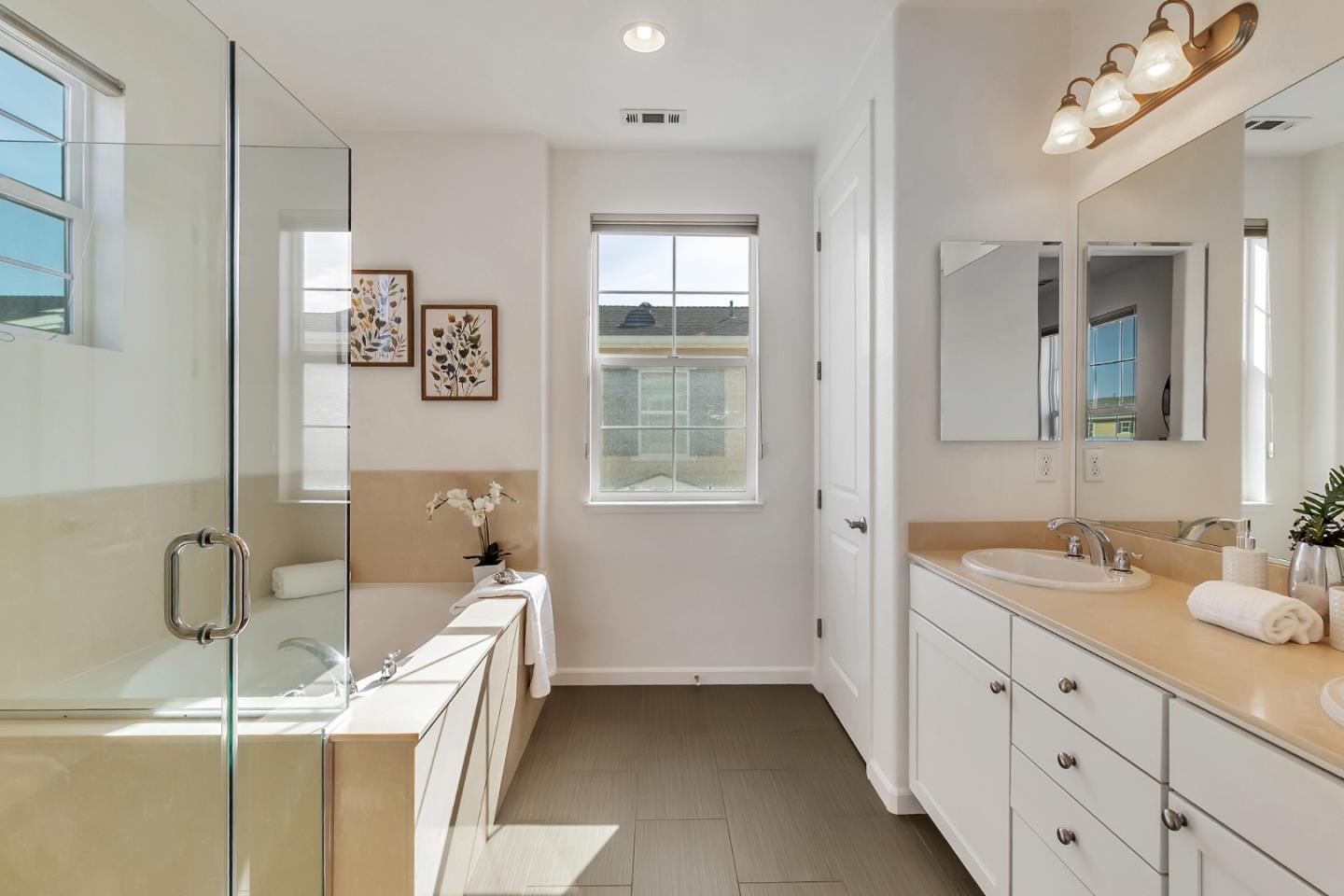 Detail Gallery Image 14 of 27 For 636 Bair Island Rd #301,  Redwood City,  CA 94063 - 2 Beds | 2/1 Baths