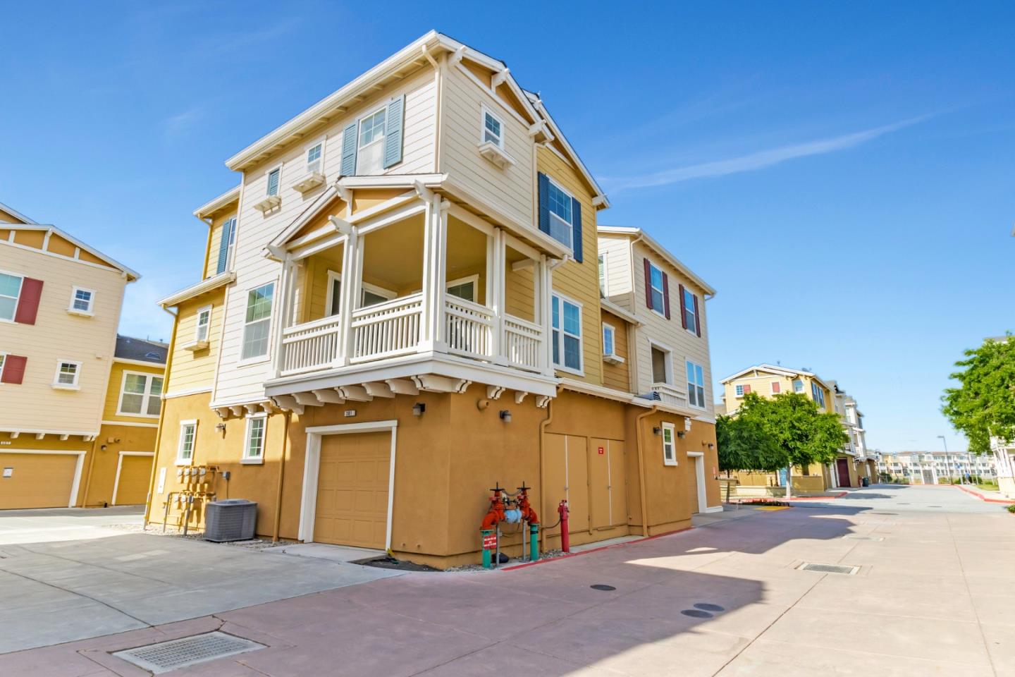 Detail Gallery Image 2 of 27 For 636 Bair Island Rd #301,  Redwood City,  CA 94063 - 2 Beds | 2/1 Baths