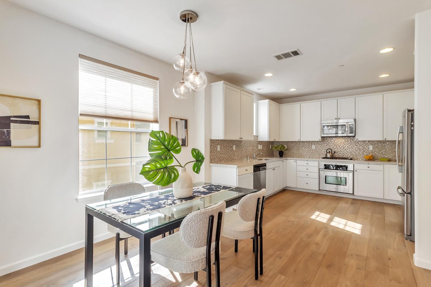 Detail Gallery Image 5 of 27 For 636 Bair Island Rd #301,  Redwood City,  CA 94063 - 2 Beds | 2/1 Baths