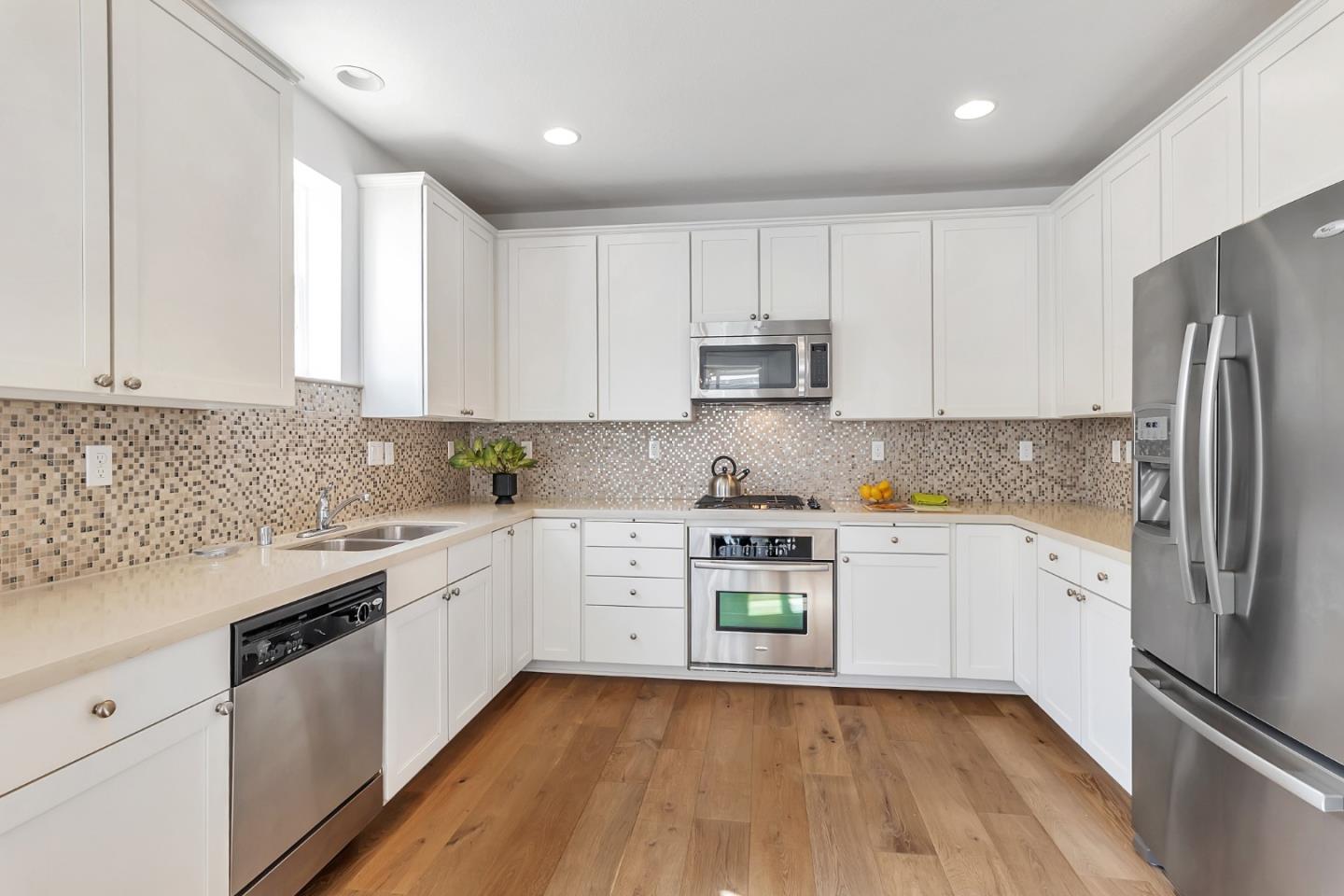 Detail Gallery Image 6 of 27 For 636 Bair Island Rd #301,  Redwood City,  CA 94063 - 2 Beds | 2/1 Baths