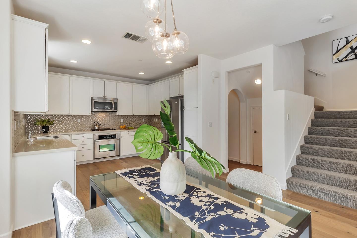 Detail Gallery Image 7 of 27 For 636 Bair Island Rd #301,  Redwood City,  CA 94063 - 2 Beds | 2/1 Baths