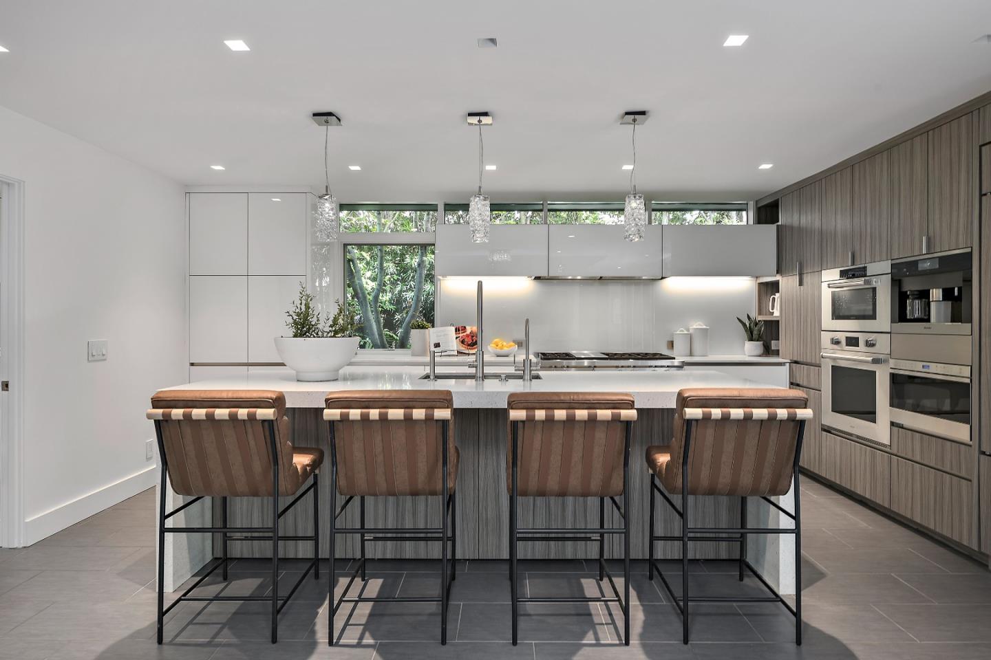 Detail Gallery Image 10 of 40 For 1101 Hamilton Ave, Palo Alto,  CA 94301 - 3 Beds | 3/1 Baths