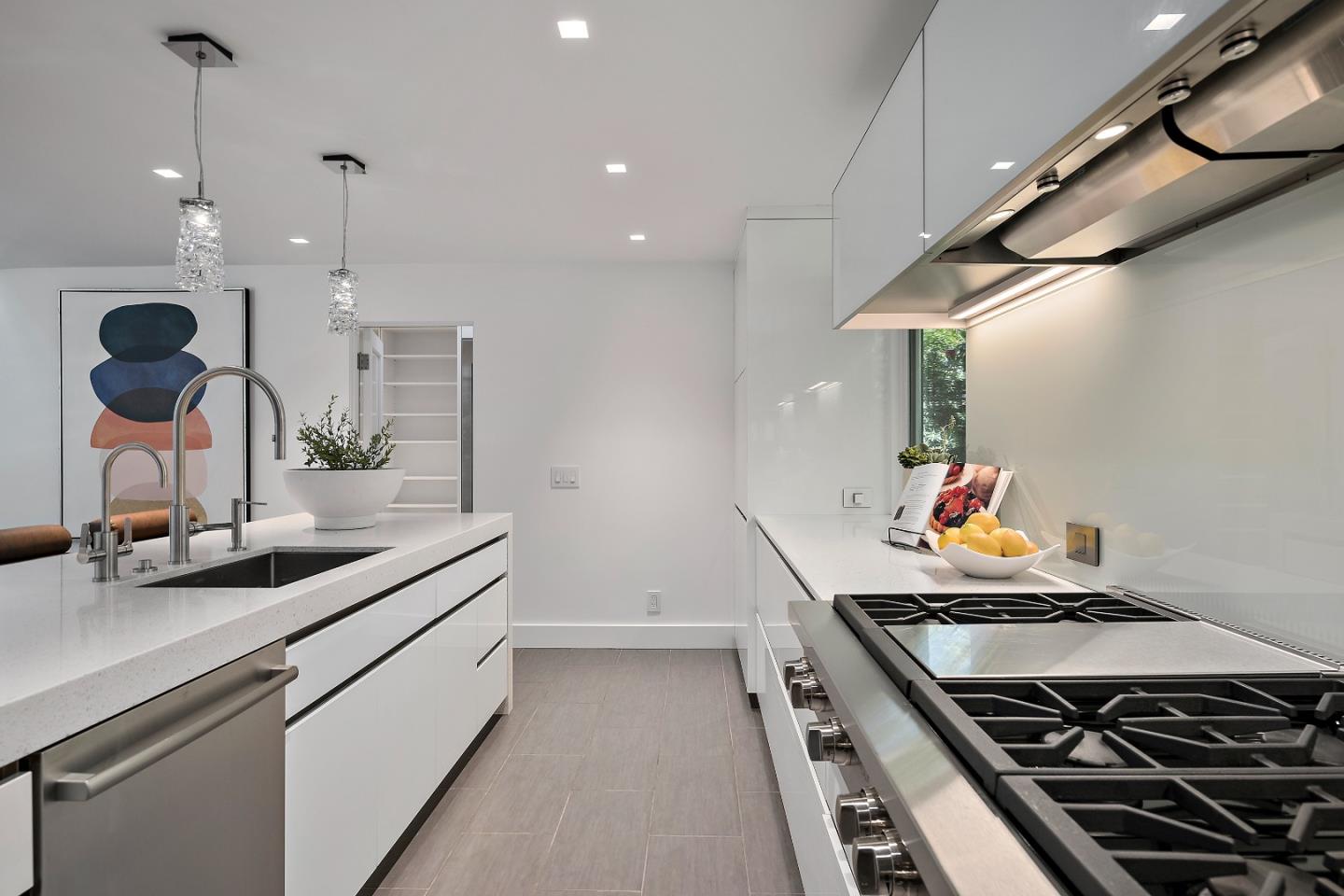 Detail Gallery Image 13 of 40 For 1101 Hamilton Ave, Palo Alto,  CA 94301 - 3 Beds | 3/1 Baths