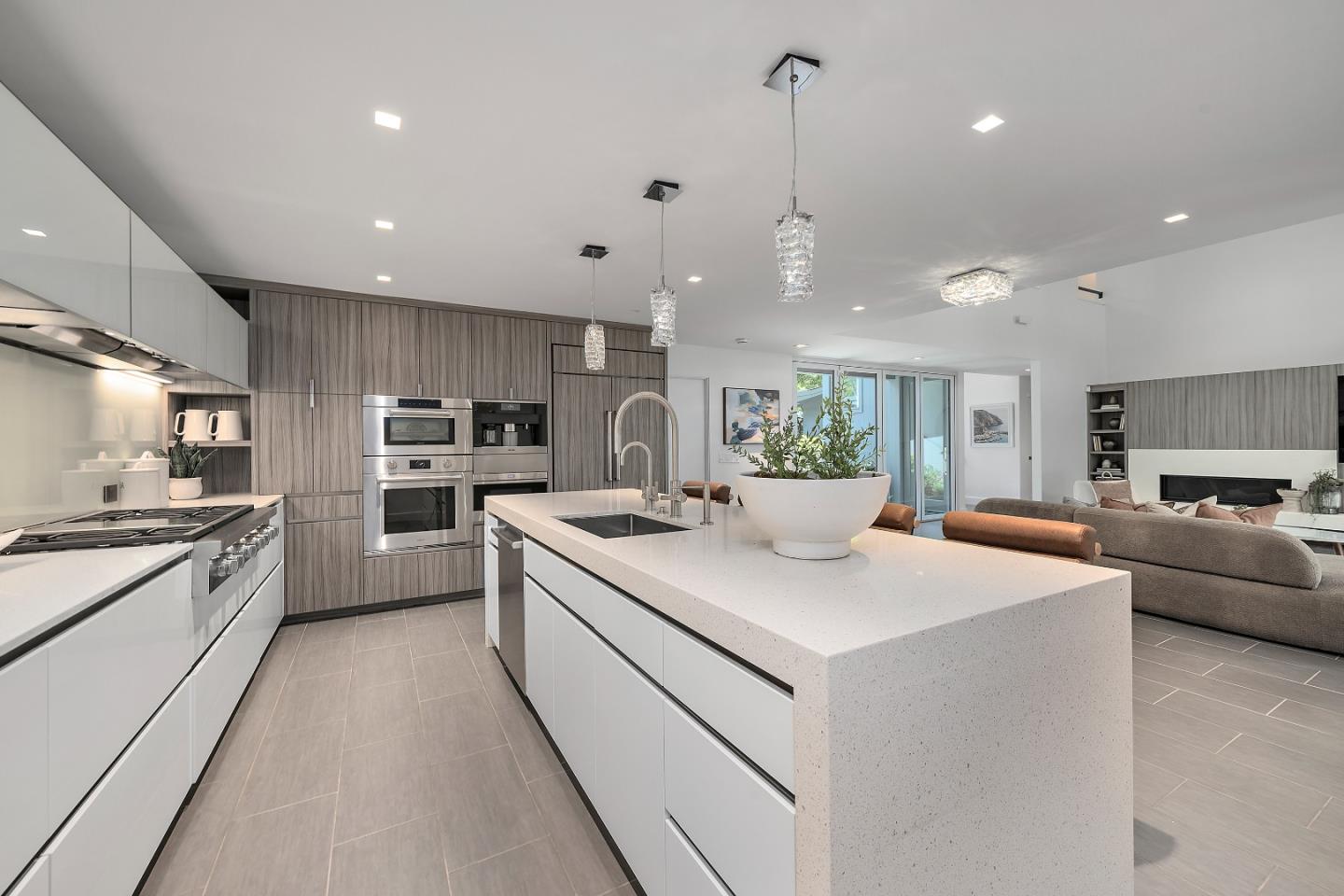 Detail Gallery Image 14 of 40 For 1101 Hamilton Ave, Palo Alto,  CA 94301 - 3 Beds | 3/1 Baths