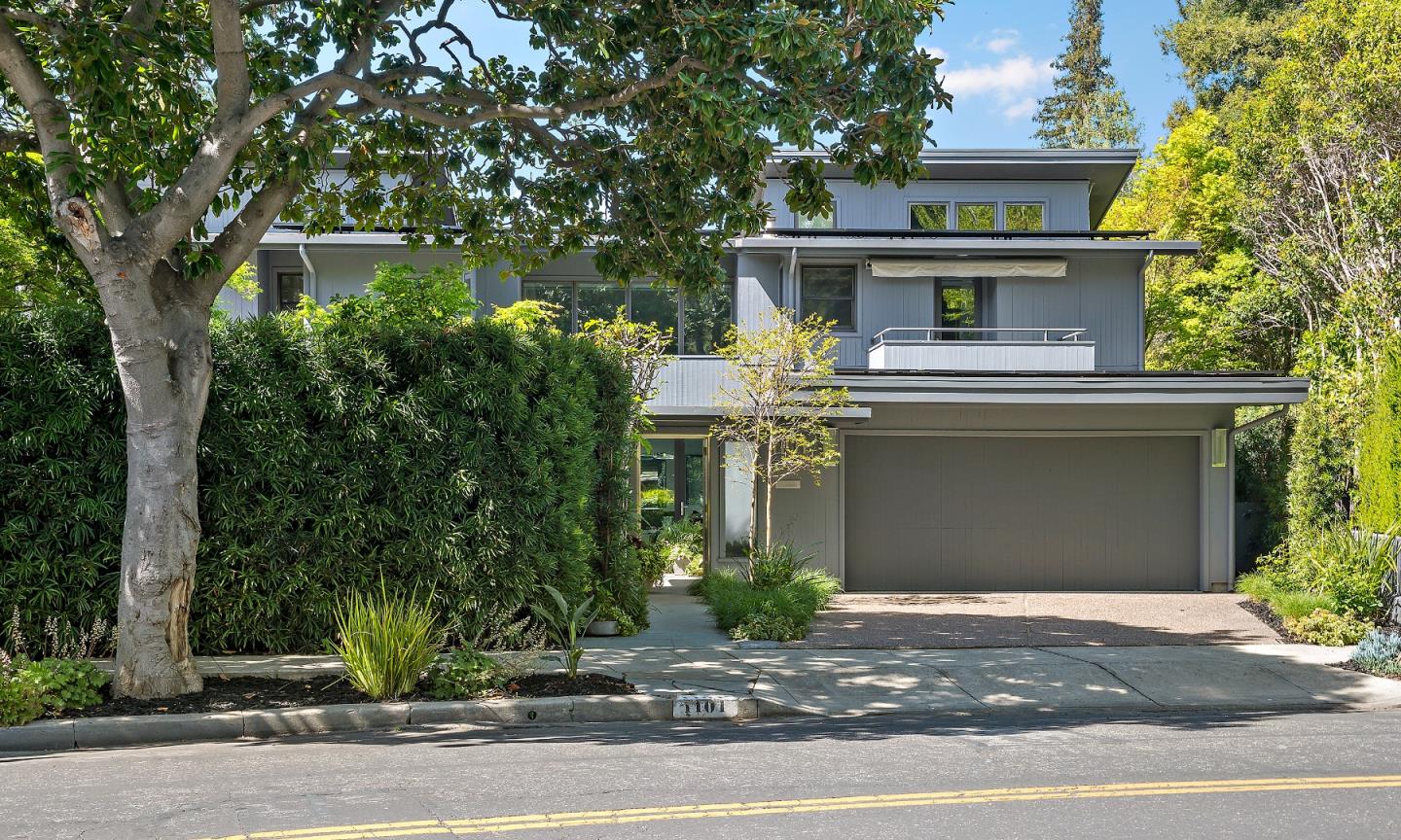 Detail Gallery Image 2 of 40 For 1101 Hamilton Ave, Palo Alto,  CA 94301 - 3 Beds | 3/1 Baths