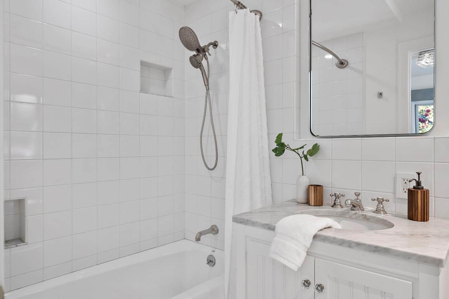 Detail Gallery Image 21 of 40 For 1101 Hamilton Ave, Palo Alto,  CA 94301 - 3 Beds | 3/1 Baths