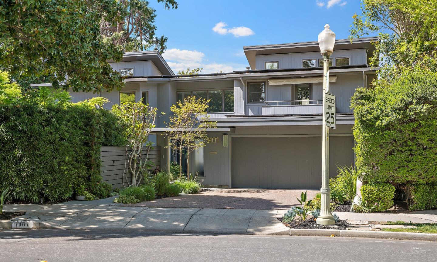 Detail Gallery Image 3 of 40 For 1101 Hamilton Ave, Palo Alto,  CA 94301 - 3 Beds | 3/1 Baths