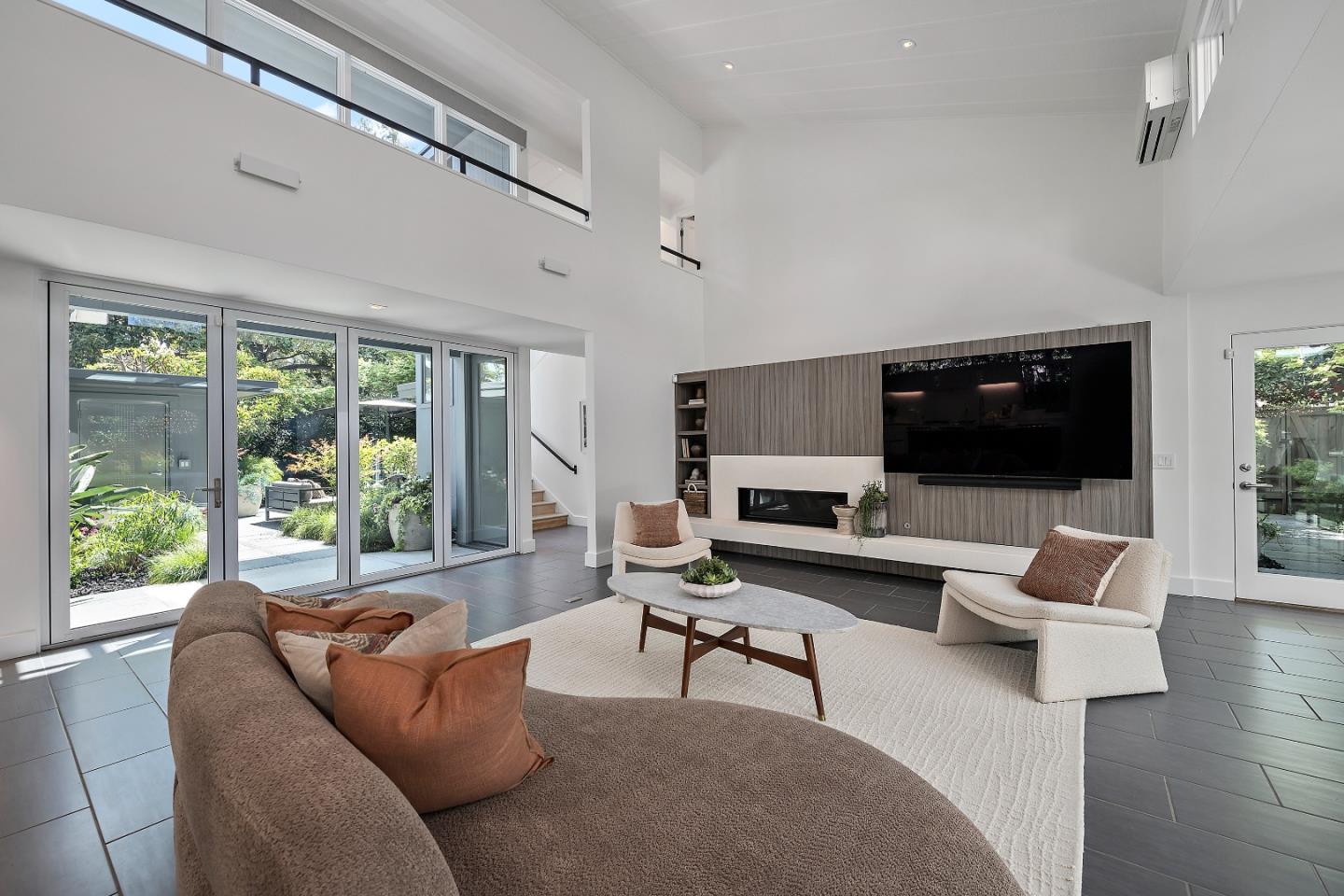 Detail Gallery Image 6 of 40 For 1101 Hamilton Ave, Palo Alto,  CA 94301 - 3 Beds | 3/1 Baths