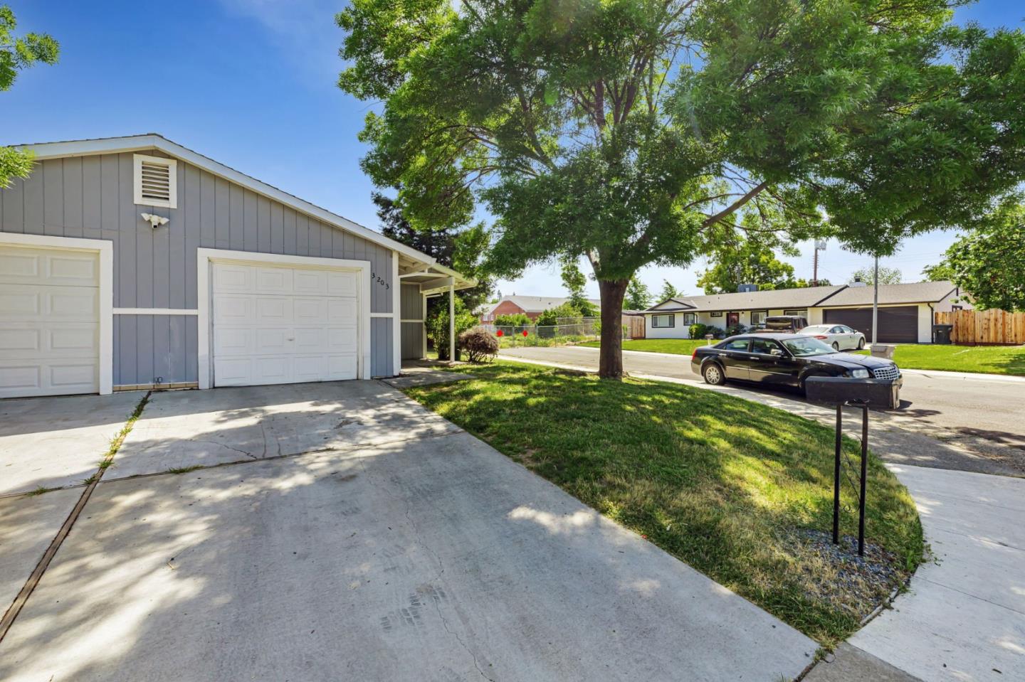 Detail Gallery Image 2 of 37 For 3203 Luscutoff Ct, Sacramento,  CA 95820 - 2 Beds | 2 Baths