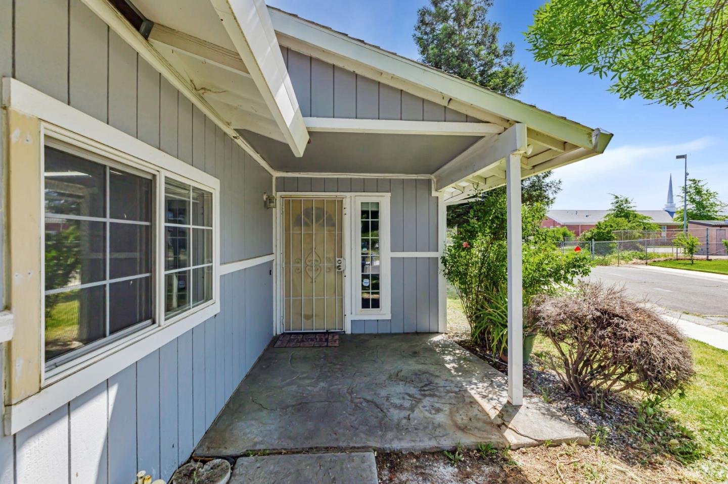 Detail Gallery Image 5 of 37 For 3203 Luscutoff Ct, Sacramento,  CA 95820 - 2 Beds | 2 Baths