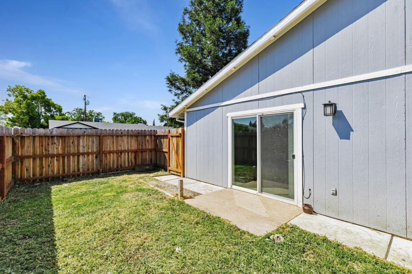 Detail Gallery Image 9 of 37 For 3203 Luscutoff Ct, Sacramento,  CA 95820 - 2 Beds | 2 Baths