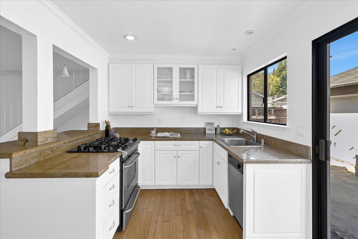 Detail Gallery Image 17 of 42 For 521 Wilkes Cir, Santa Cruz,  CA 95060 - 2 Beds | 1/1 Baths