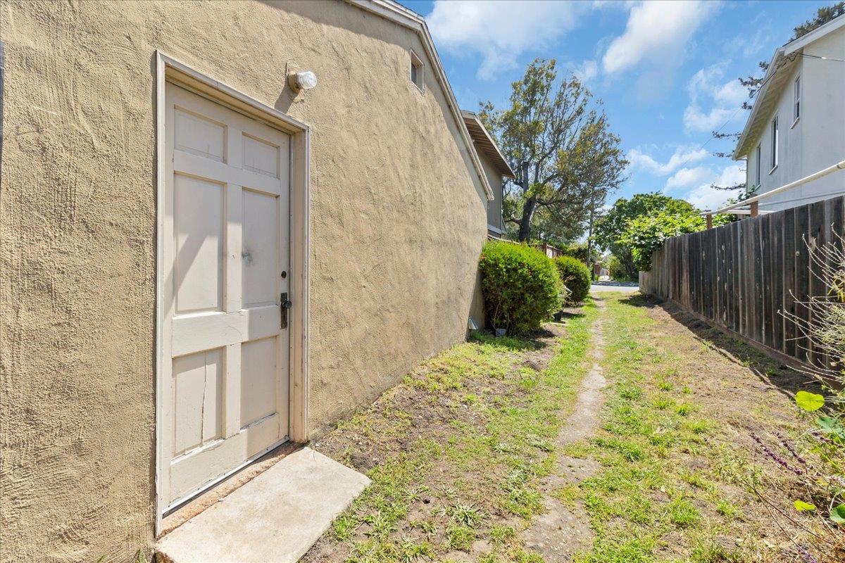 Detail Gallery Image 30 of 42 For 521 Wilkes Cir, Santa Cruz,  CA 95060 - 2 Beds | 1/1 Baths