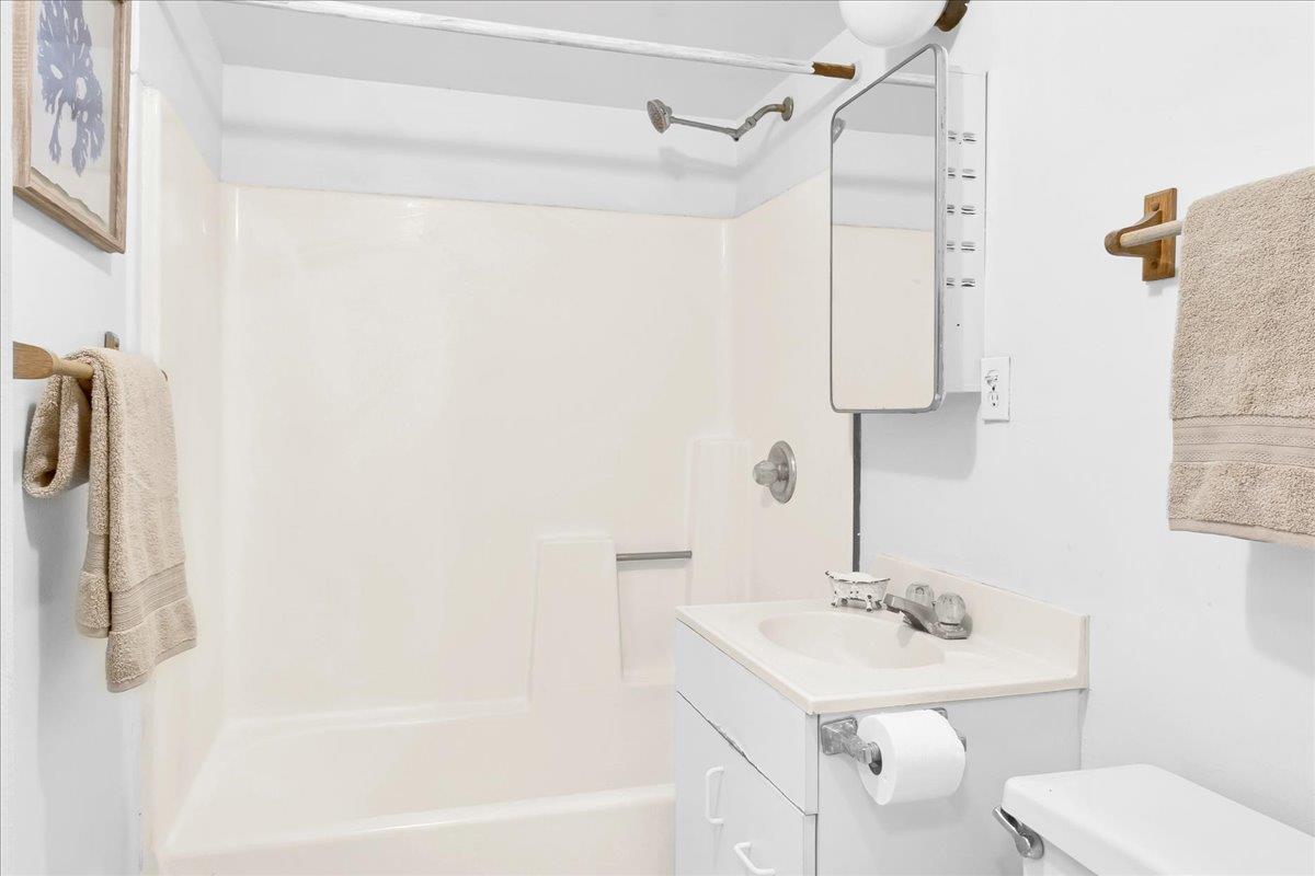 Detail Gallery Image 37 of 42 For 521 Wilkes Cir, Santa Cruz,  CA 95060 - 2 Beds | 1/1 Baths
