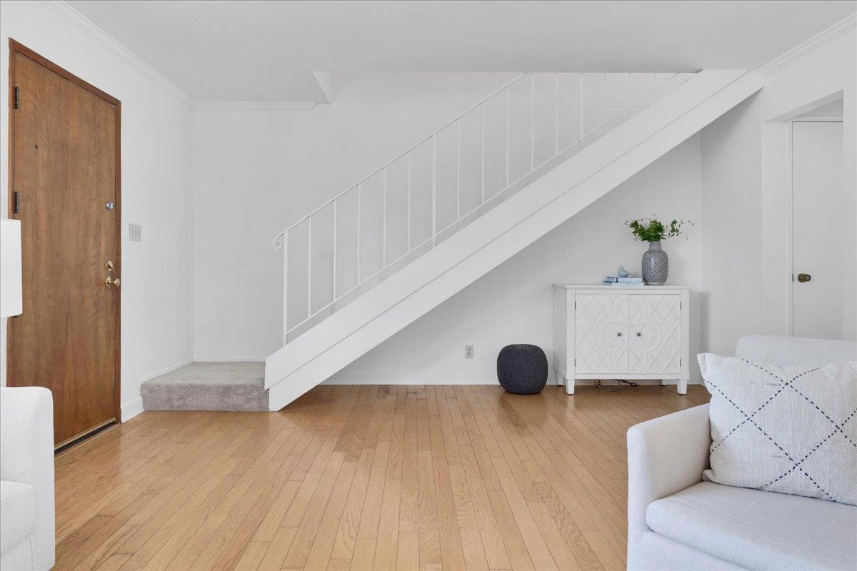 Detail Gallery Image 8 of 42 For 521 Wilkes Cir, Santa Cruz,  CA 95060 - 2 Beds | 1/1 Baths