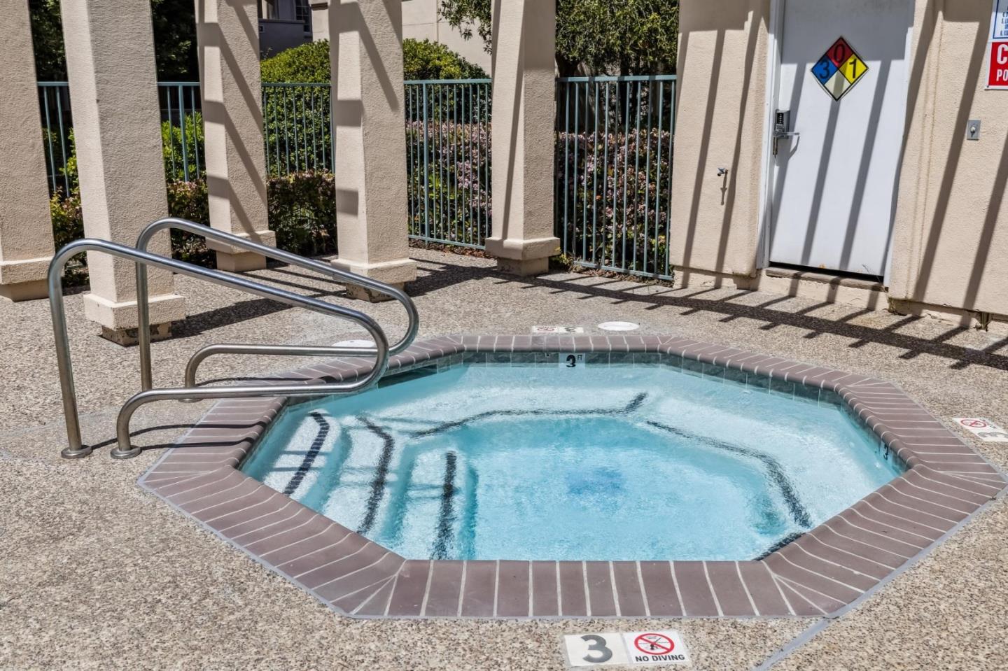 Detail Gallery Image 24 of 26 For 4173 El Camino Real #35,  Palo Alto,  CA 94306 - 3 Beds | 3/1 Baths
