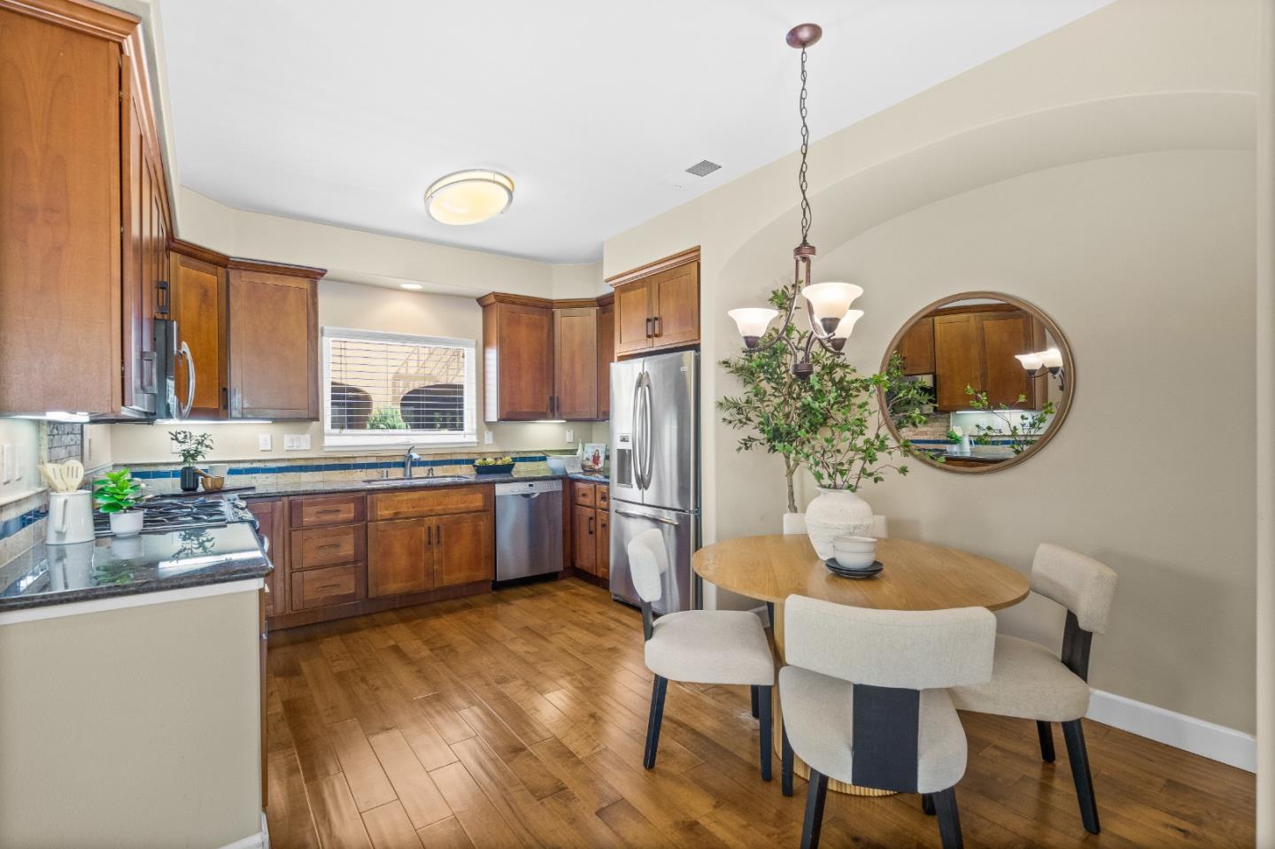 Detail Gallery Image 15 of 53 For 427 Willow Glen Way, San Jose,  CA 95125 - 3 Beds | 2/1 Baths