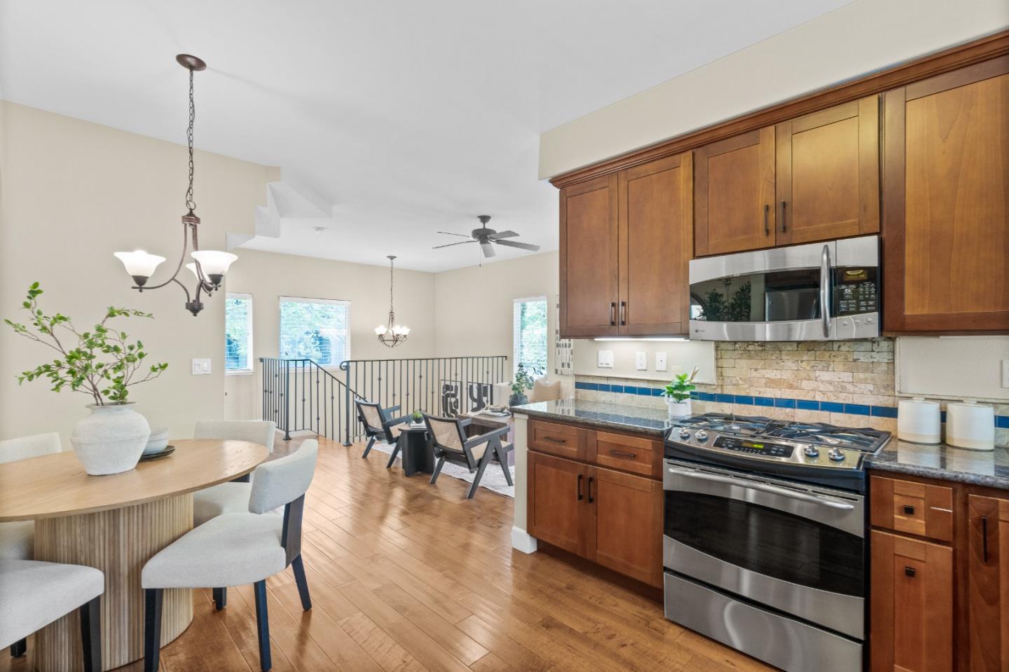 Detail Gallery Image 17 of 53 For 427 Willow Glen Way, San Jose,  CA 95125 - 3 Beds | 2/1 Baths