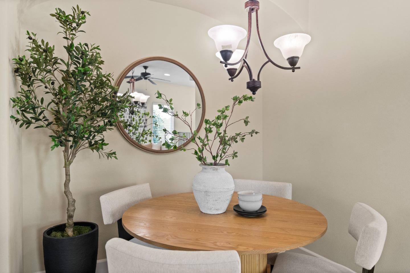 Detail Gallery Image 18 of 53 For 427 Willow Glen Way, San Jose,  CA 95125 - 3 Beds | 2/1 Baths