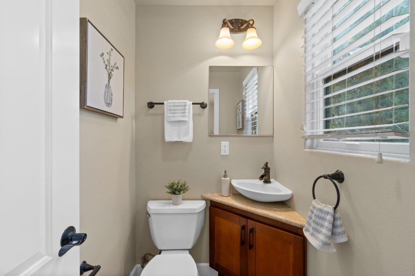 Detail Gallery Image 19 of 53 For 427 Willow Glen Way, San Jose,  CA 95125 - 3 Beds | 2/1 Baths